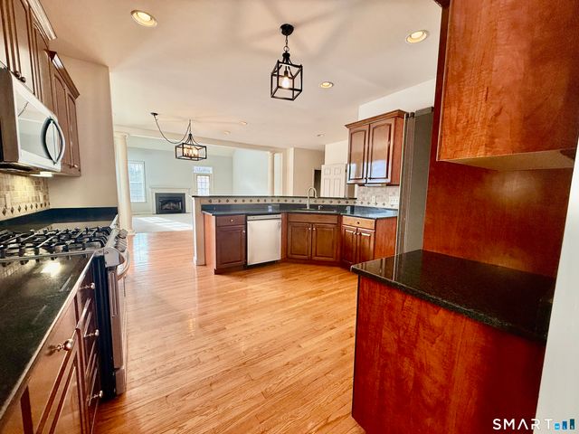 3 Brookside Drive 3, Middlebury, CT 06762