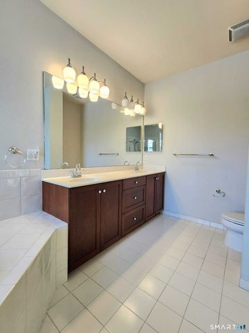 3 Brookside Drive 3, Middlebury, CT 06762