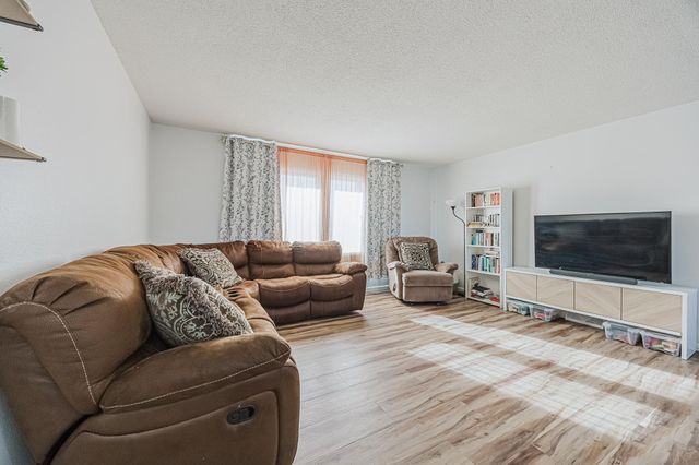 519 10th Avenue E, West Fargo, ND 58078