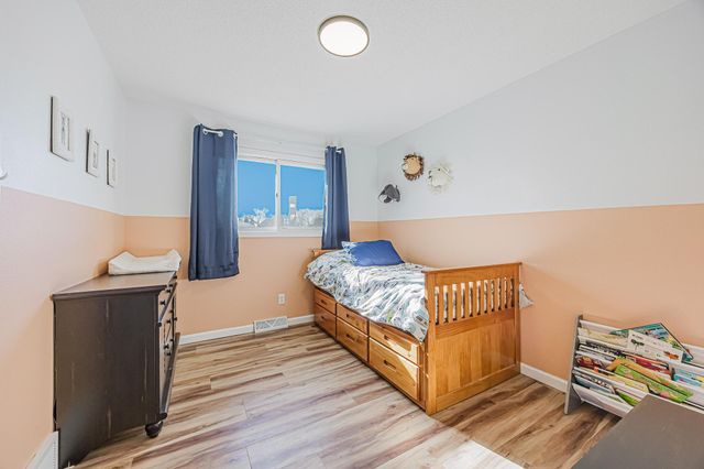 519 10th Avenue E, West Fargo, ND 58078