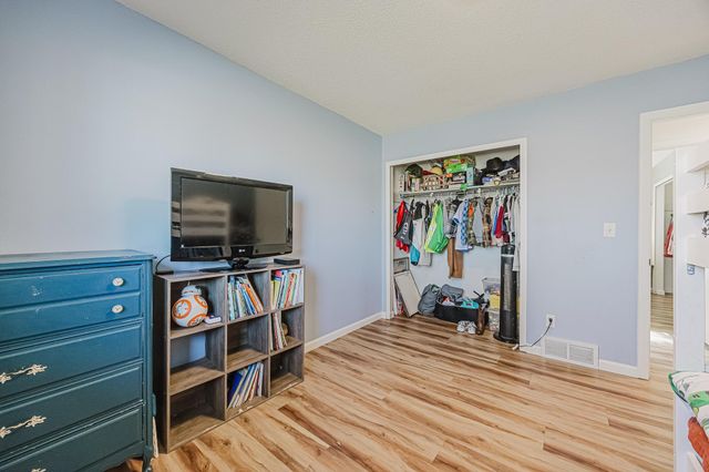 519 10th Avenue E, West Fargo, ND 58078