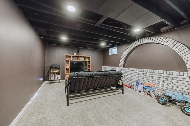 519 10th Avenue E, West Fargo, ND 58078