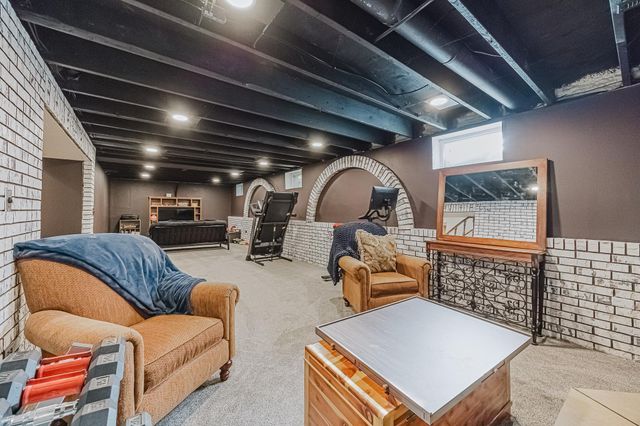 519 10th Avenue E, West Fargo, ND 58078