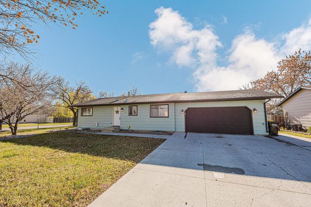519 10th Avenue E, West Fargo, ND 58078