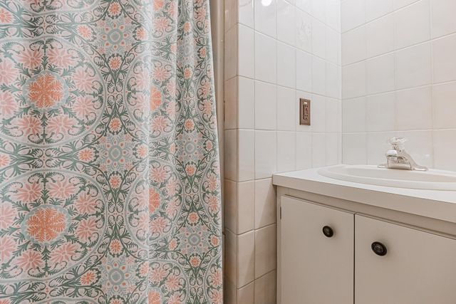 519 10th Avenue E, West Fargo, ND 58078