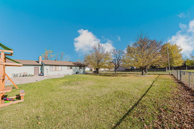 519 10th Avenue E, West Fargo, ND 58078