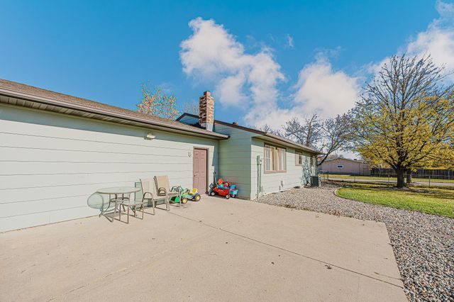 519 10th Avenue E, West Fargo, ND 58078