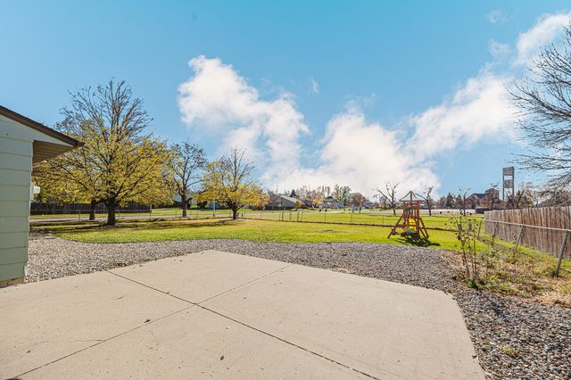 519 10th Avenue E, West Fargo, ND 58078