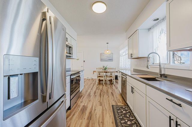 519 10th Avenue E, West Fargo, ND 58078