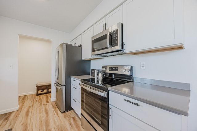 519 10th Avenue E, West Fargo, ND 58078