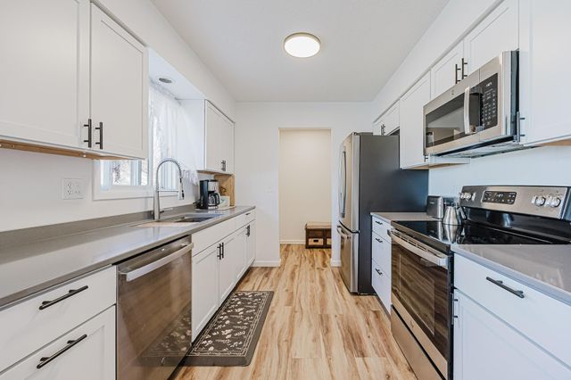 519 10th Avenue E, West Fargo, ND 58078