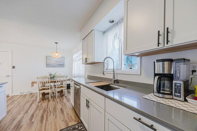 519 10th Avenue E, West Fargo, ND 58078