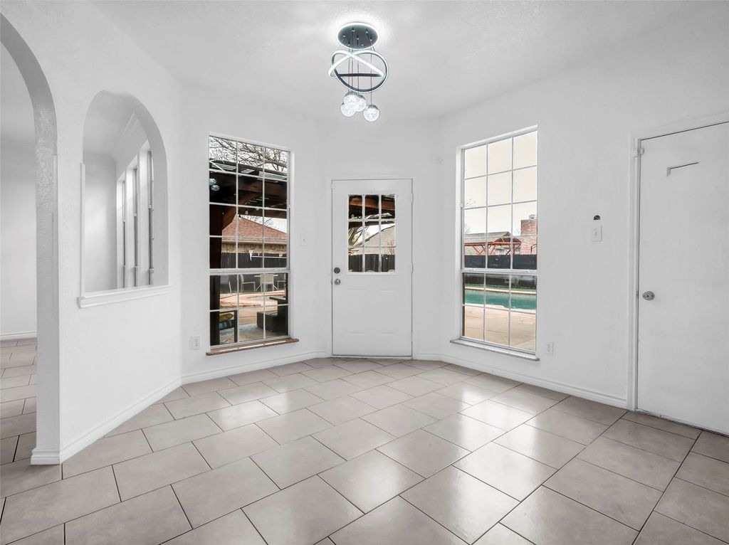 2913 Spartacus Drive, Grand Prairie, TX 75052 — photo 2