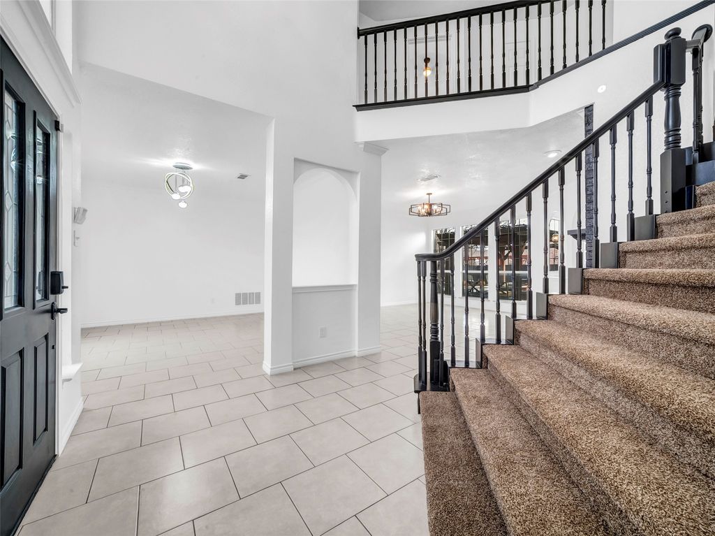 2913 Spartacus Drive, Grand Prairie, TX 75052 — photo 3