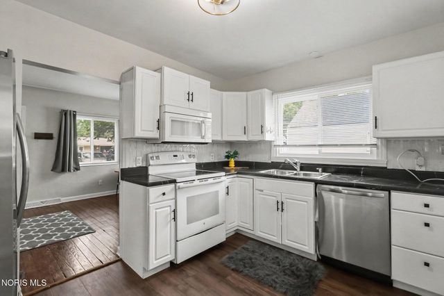5518 Merriman Drive, Sylvania, OH 43560