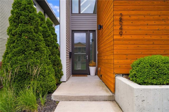 2549 Tracy Avenue, Kansas City, MO 64108