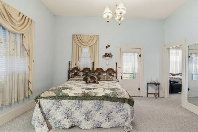 1028 Jefferson St, Kerrville, TX 78028