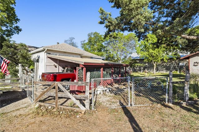 1028 Jefferson St, Kerrville, TX 78028