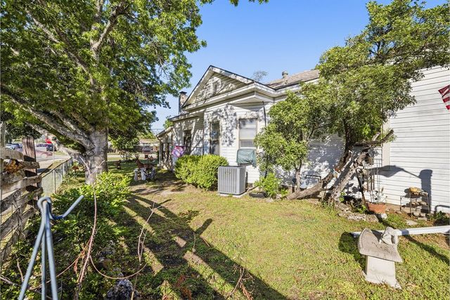 1028 Jefferson St, Kerrville, TX 78028