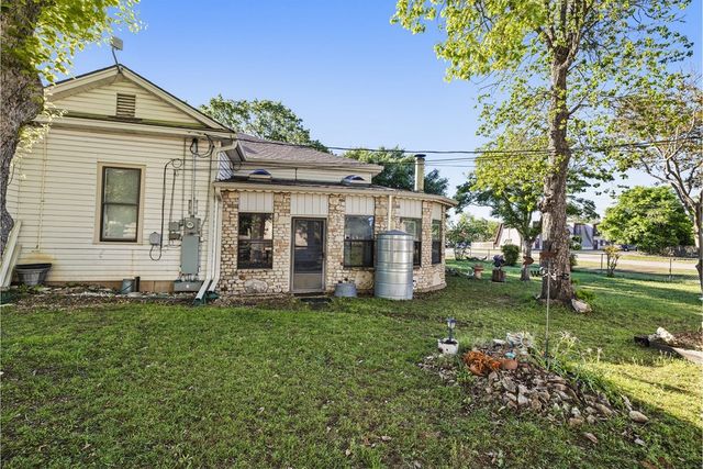 1028 Jefferson St, Kerrville, TX 78028