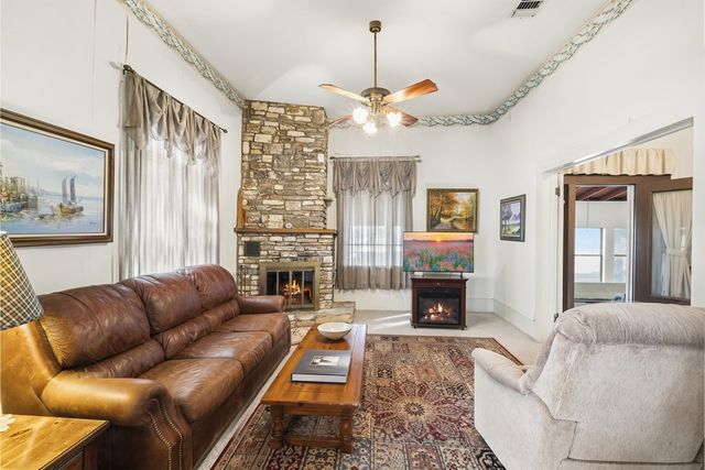 1028 Jefferson St, Kerrville, TX 78028