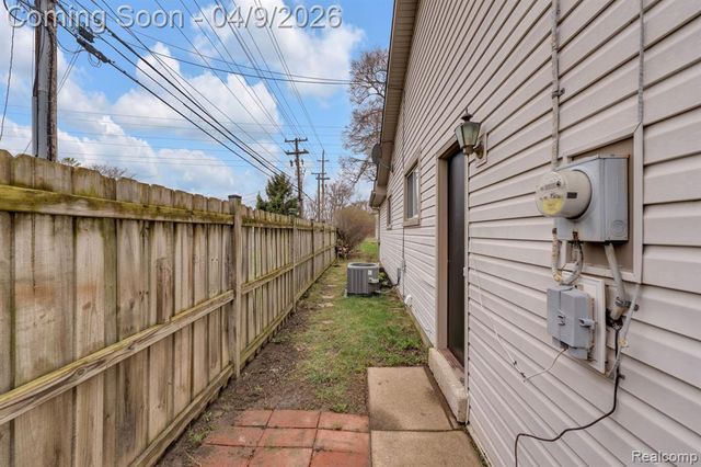 714 9th Street, Wyandotte, MI 48192