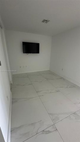 16385 Biscayne Blvd 2418, North Miami Beach, FL 33160