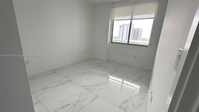 16385 Biscayne Blvd 2418, North Miami Beach, FL 33160