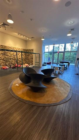 16385 Biscayne Blvd 2418, North Miami Beach, FL 33160