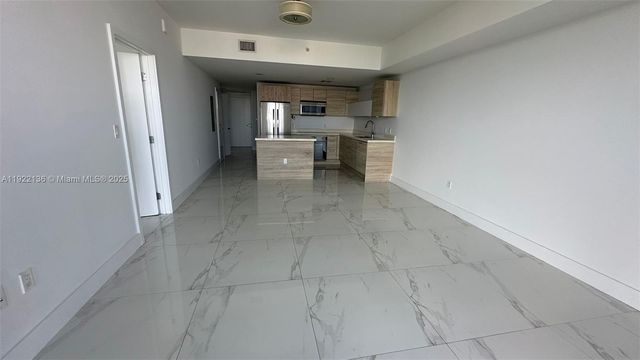 16385 Biscayne Blvd 2418, North Miami Beach, FL 33160