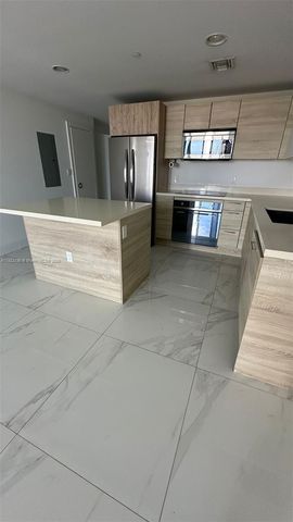16385 Biscayne Blvd 2418, North Miami Beach, FL 33160