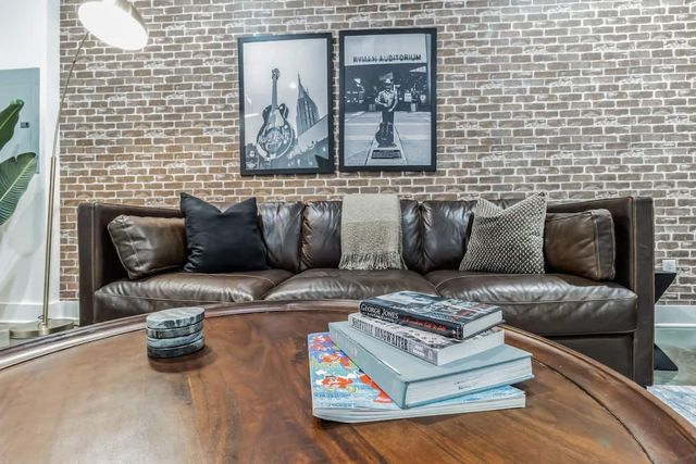 210 30th Ave N Apt 207, Nashville, TN 37203