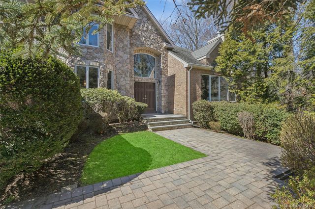 1550 Laurel Hollow Road, Laurel Hollow, NY 11791