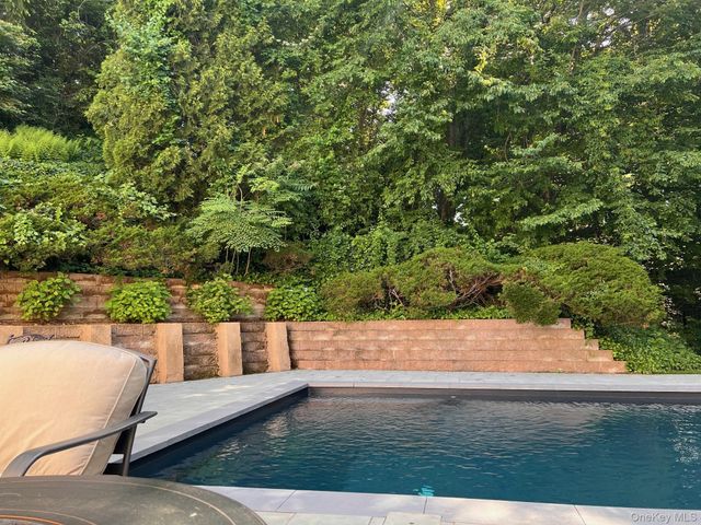 1550 Laurel Hollow Road, Laurel Hollow, NY 11791
