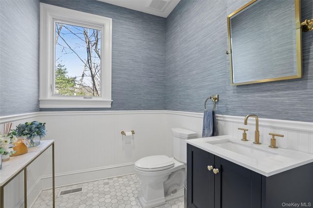 1550 Laurel Hollow Road, Laurel Hollow, NY 11791