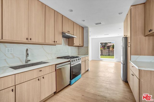 21001 Gault Street, Los Angeles, CA 91303