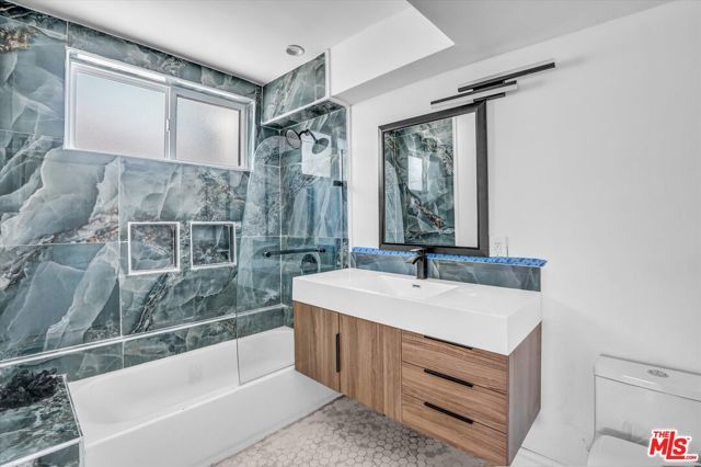 21001 Gault Street, Los Angeles, CA 91303