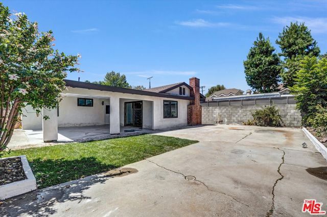 21001 Gault Street, Los Angeles, CA 91303