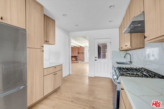 21001 Gault Street, Los Angeles, CA 91303