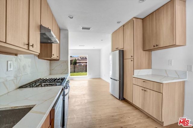 21001 Gault Street, Los Angeles, CA 91303