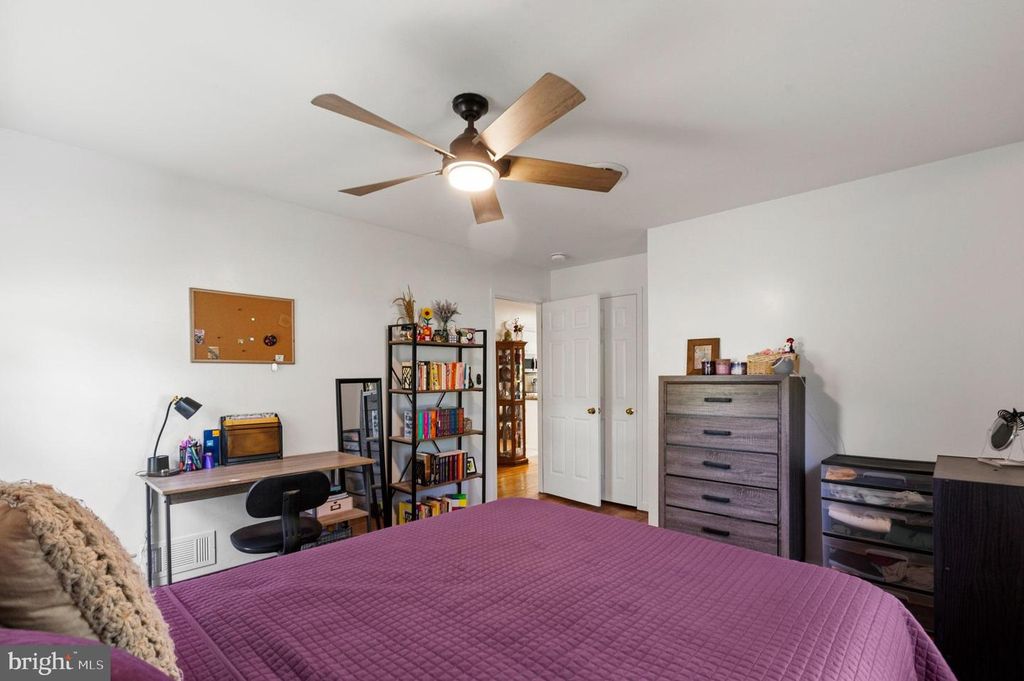 Image 23 of property listing at 43091 JOY LN, Hollywood, MD 20636