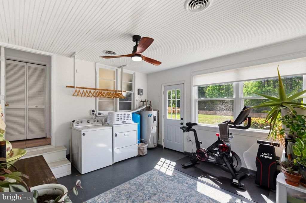 Image 27 of property listing at 43091 JOY LN, Hollywood, MD 20636