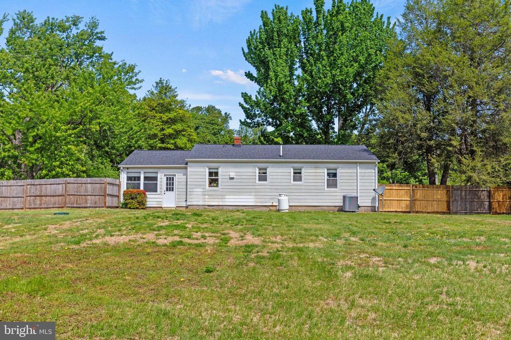 Image 29 of property listing at 43091 JOY LN, Hollywood, MD 20636