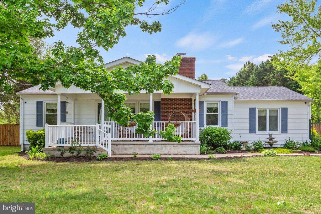 Image 3 of property listing at 43091 JOY LN, Hollywood, MD 20636