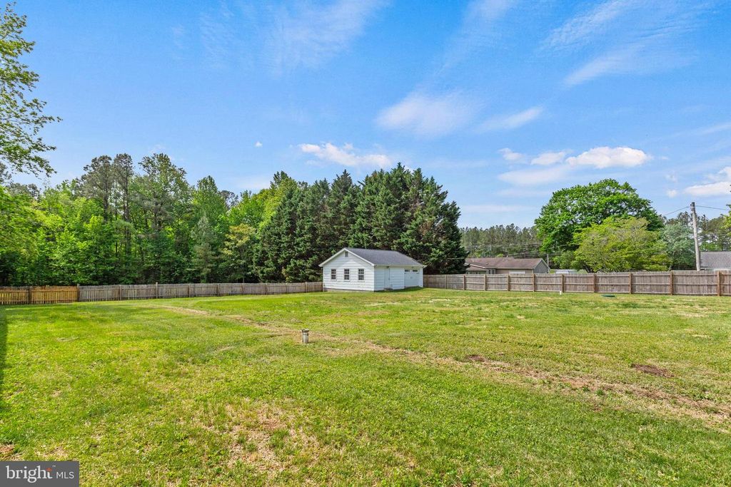 Image 30 of property listing at 43091 JOY LN, Hollywood, MD 20636