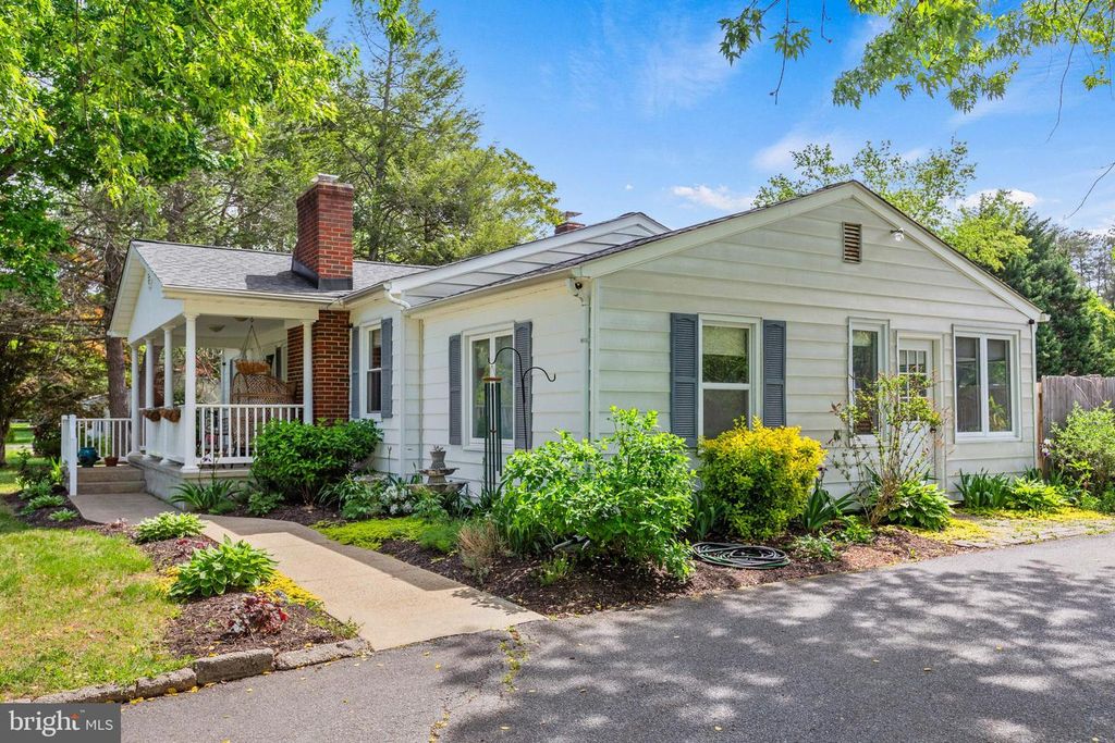 Image 4 of property listing at 43091 JOY LN, Hollywood, MD 20636
