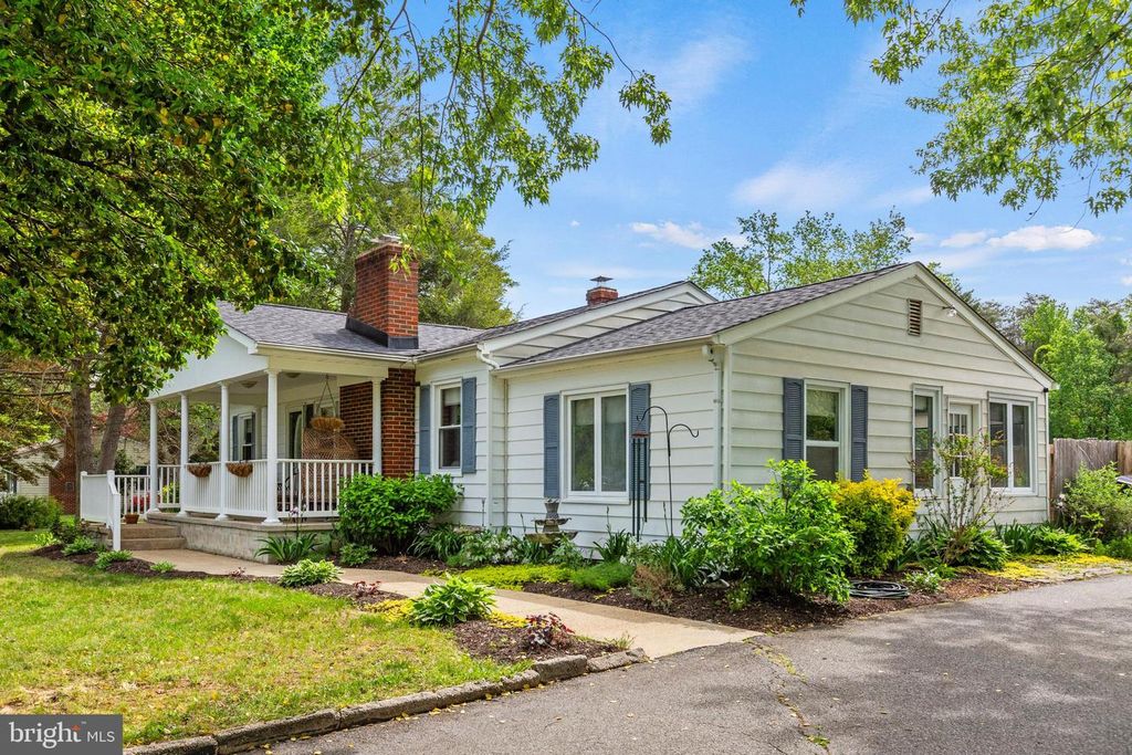 Image 5 of property listing at 43091 JOY LN, Hollywood, MD 20636