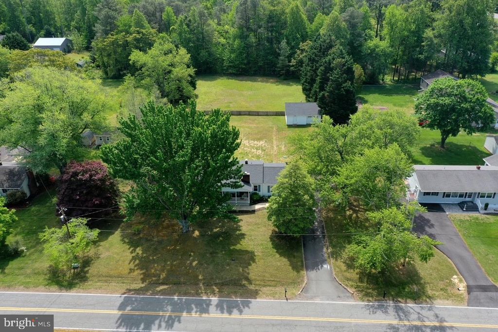 Image 9 of property listing at 43091 JOY LN, Hollywood, MD 20636