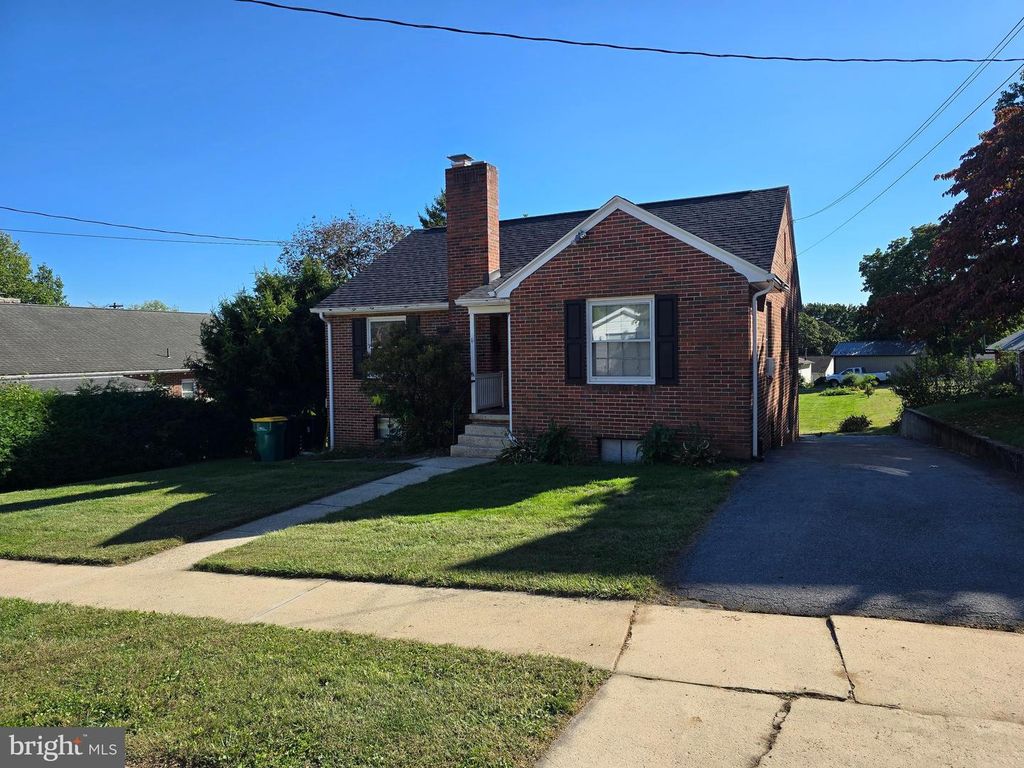 305 W SEVENTH ST, Waynesboro, PA 17268