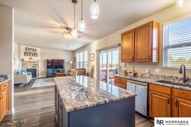 2201 S River Rock Dr Drive, Papillion, NE 68046